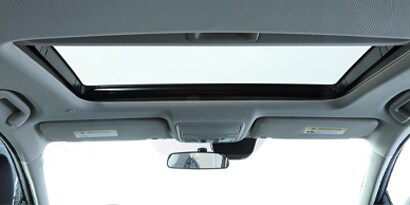 attachment on he sunroofs and moonroofs with 3M bonding and joining solutions
