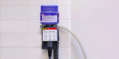 3M™ Flow Control ระบบจ่ายแบบพกพาพร้อมสารเคมีและเครื่องจ่าย

