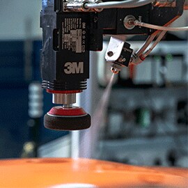 ภาพระยะใกล้ของ 3m™ Finesse-it™ ชุดอุปกรณ์ซ่อมสีด้วยระบบหุ่นยนต์