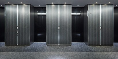 3M™ DI-NOC™ ฟิล์มตกแต่งพื้นผิวที่ใช้กับแผงกระจกกลางแจ้ง 
