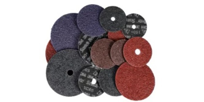 Scotch-Brite™ แผ่นใยขัดเตรียมพื้นผิวผสมเม็ดเซรามิก Precision แบบหยาบพิเศษ
