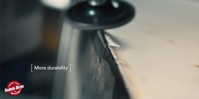 วิดีโอสาธิตการใช้งานแผ่นใยขัดแบบนอนวูฟเวนเพื่อขจัดข้อบกพร่อง
