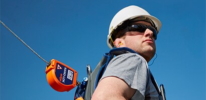 Construction worker wearing a 3M™ Hard Hat.
