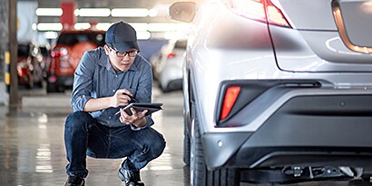 design engineer working in manufacturing facility
