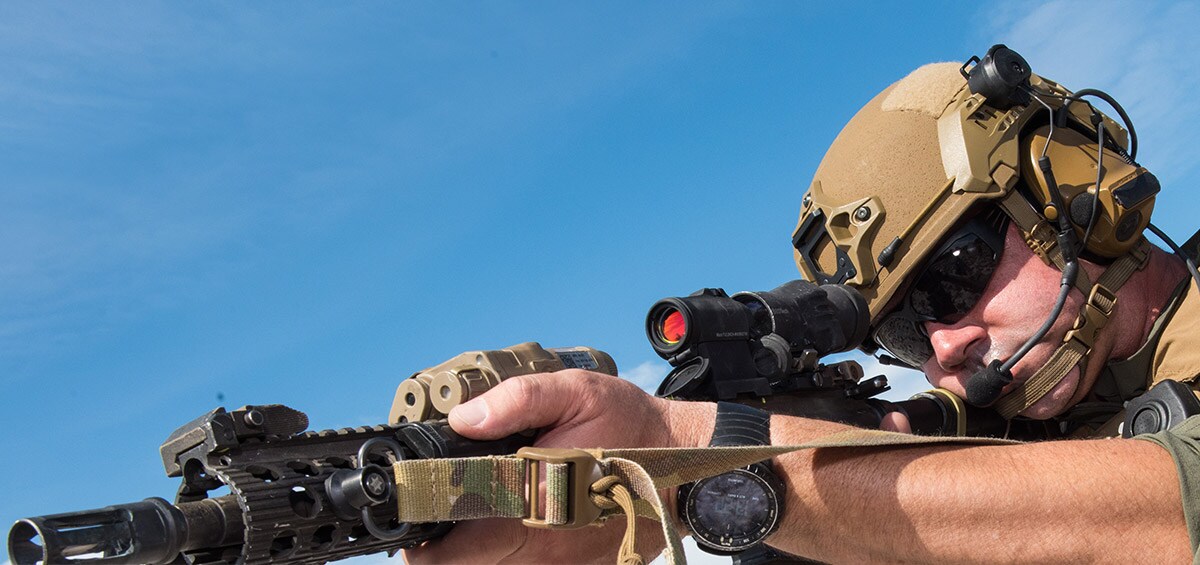 Law enforcement responder in tactical gear that highlights 3M technology
