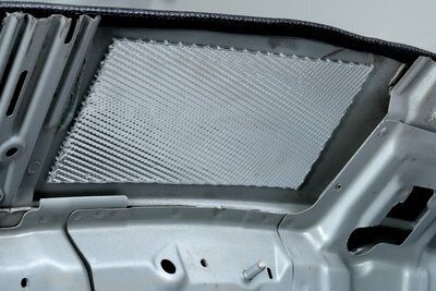 preinstalled headliner with 3M™ Engineered Damping Material
