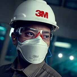 worker wearing a respirator
