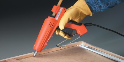 การใช้งาน 3M Hot Melt Adhesives กาวฮอทเมลท์ บนพื้นไม้ขนาดใหญ่
